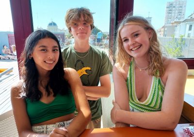 Estudiantes jóvenes en CLIC